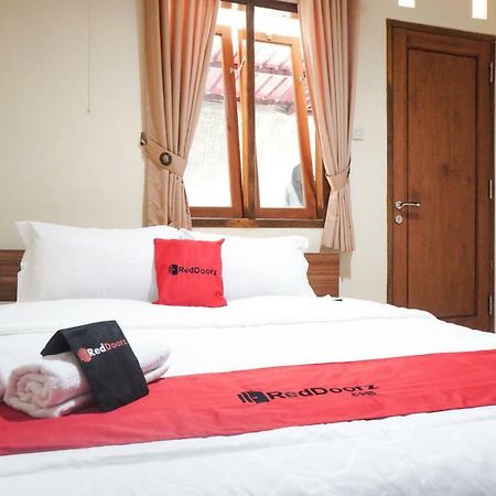RedDoorz Syariah near Exit Tol Madyopuro Hotel Malang Exterior foto