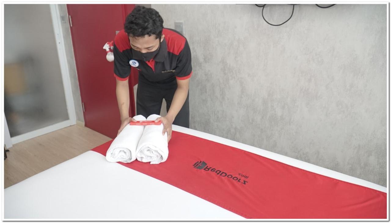 RedDoorz Syariah near Exit Tol Madyopuro Hotel Malang Exterior foto