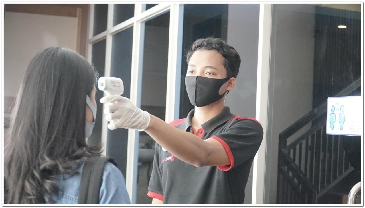 RedDoorz Syariah near Exit Tol Madyopuro Hotel Malang Exterior foto