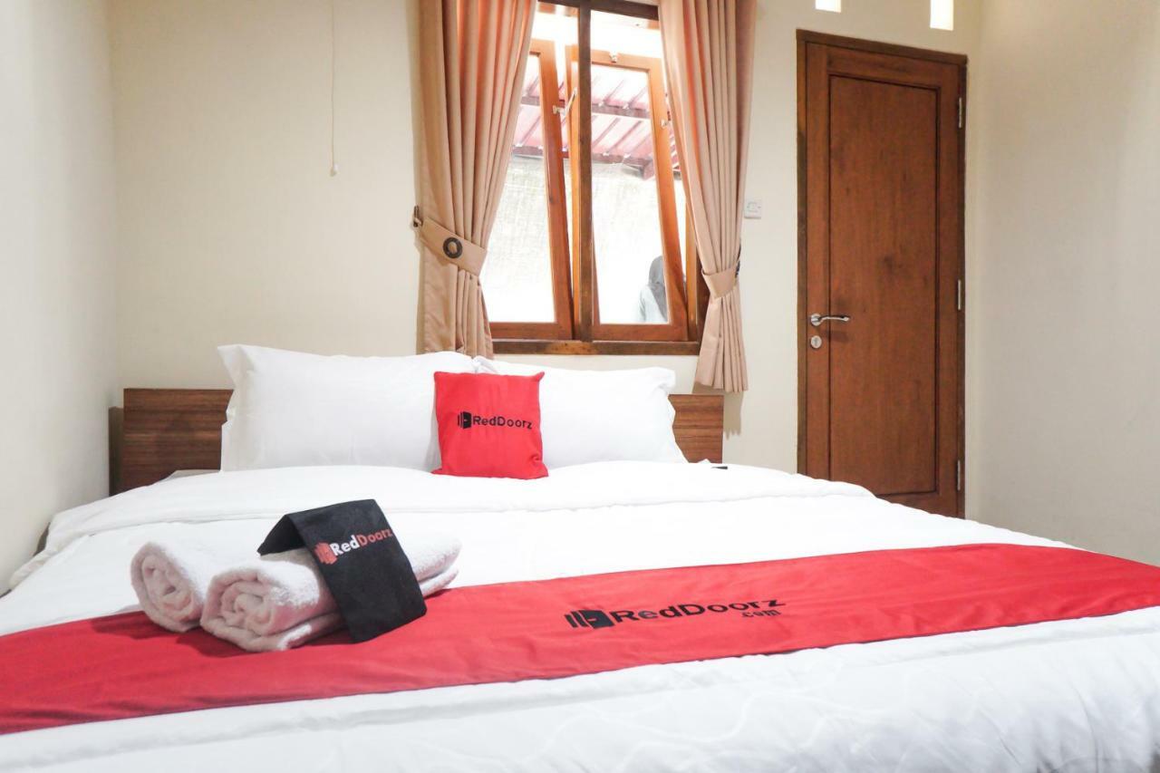 RedDoorz Syariah near Exit Tol Madyopuro Hotel Malang Exterior foto