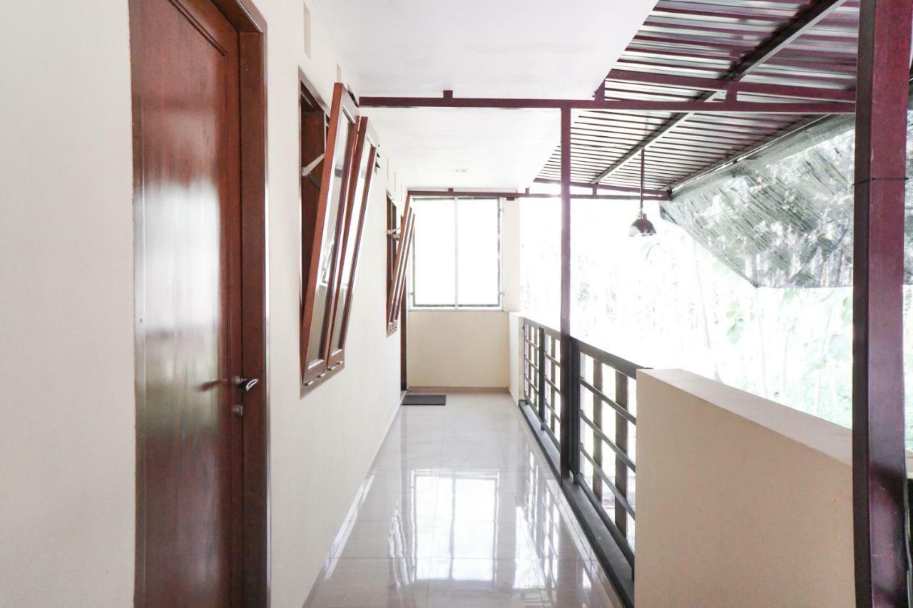 RedDoorz Syariah near Exit Tol Madyopuro Hotel Malang Exterior foto