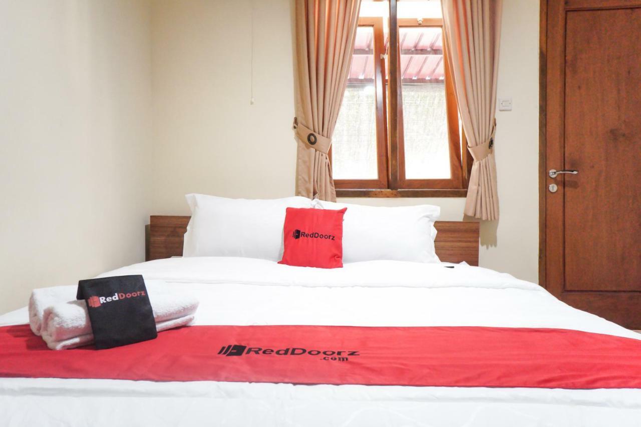RedDoorz Syariah near Exit Tol Madyopuro Hotel Malang Exterior foto