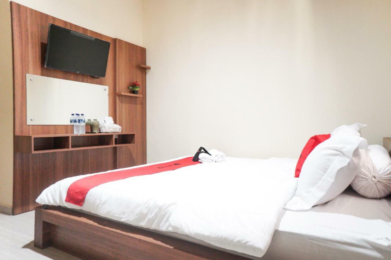 RedDoorz Syariah near Exit Tol Madyopuro Hotel Malang Exterior foto