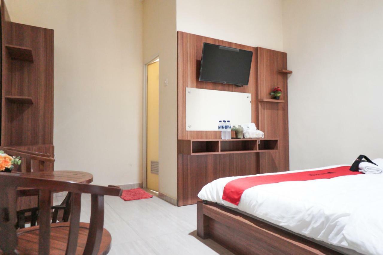 RedDoorz Syariah near Exit Tol Madyopuro Hotel Malang Exterior foto