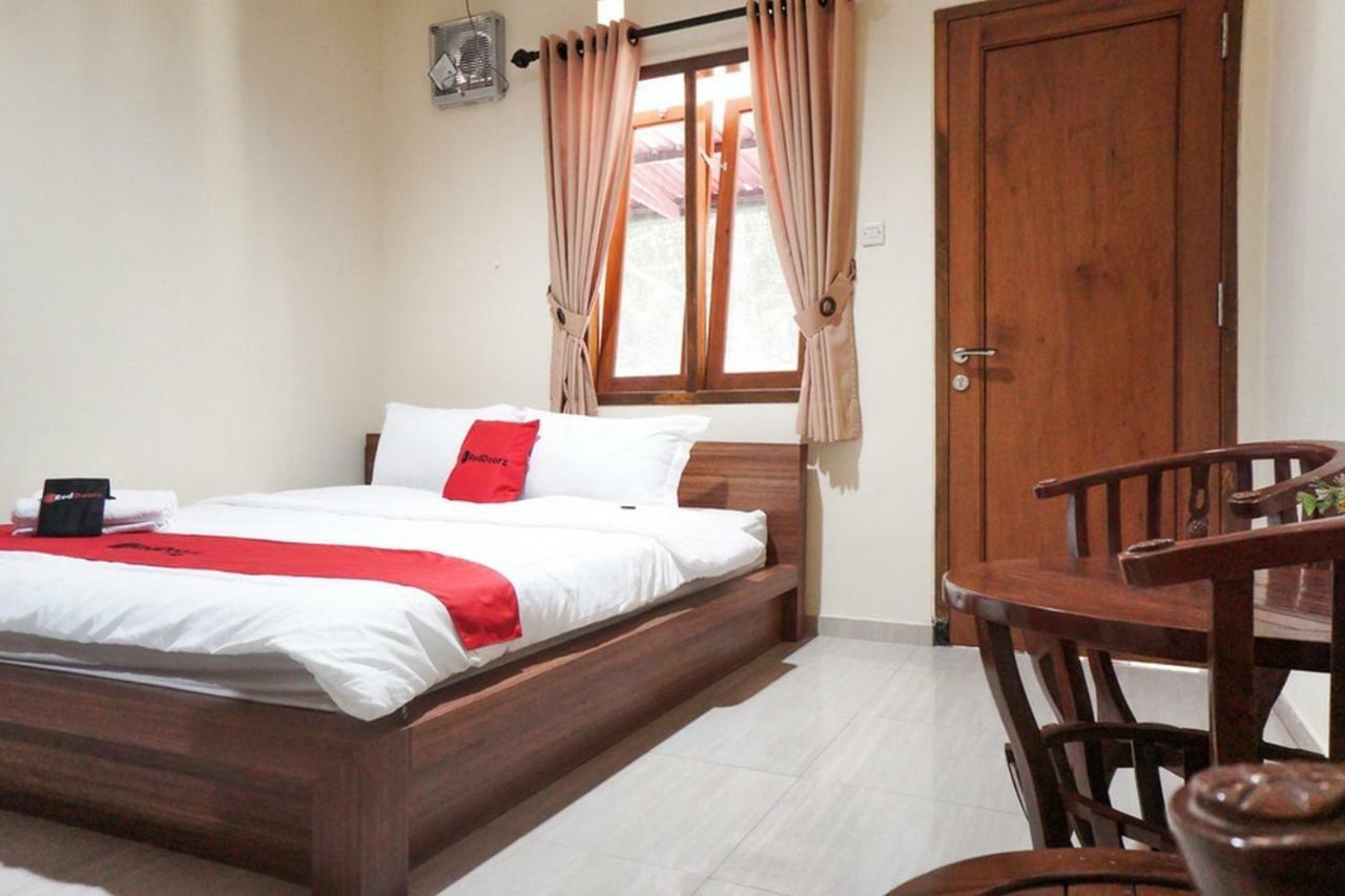 RedDoorz Syariah near Exit Tol Madyopuro Hotel Malang Exterior foto