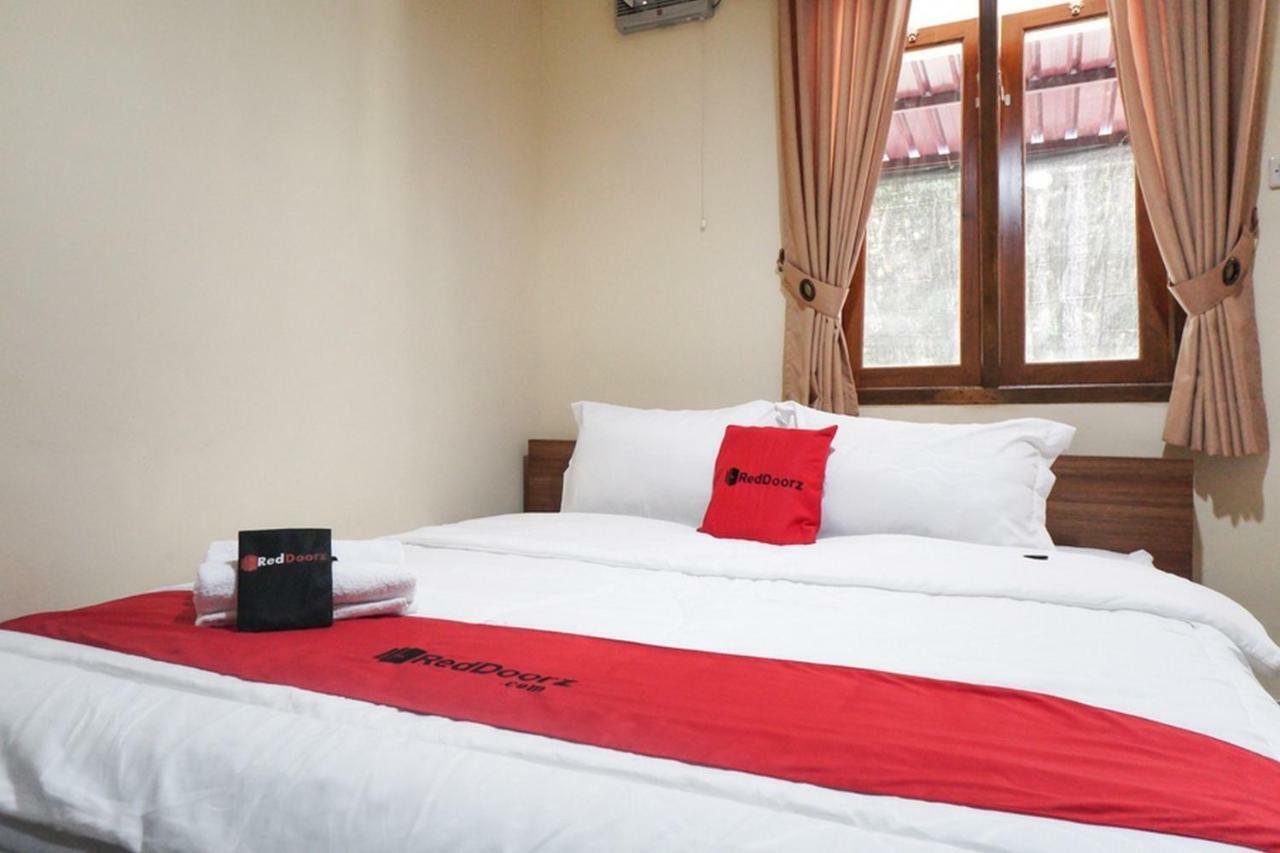RedDoorz Syariah near Exit Tol Madyopuro Hotel Malang Exterior foto