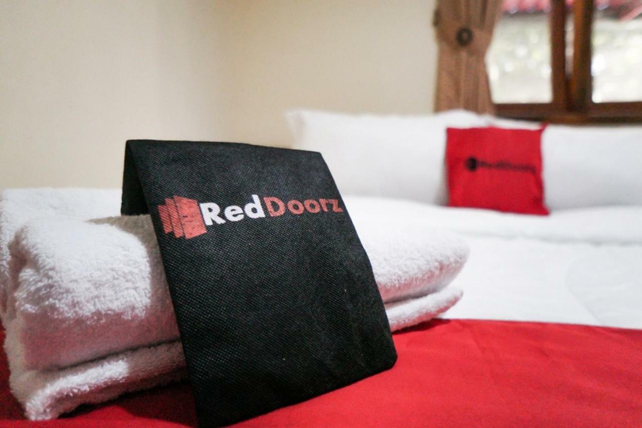 RedDoorz Syariah near Exit Tol Madyopuro Hotel Malang Exterior foto